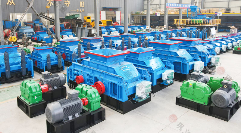 鞏義碳素破碎機(jī)實(shí)力廠(chǎng)家有哪些 對(duì)輥制砂機(jī)報(bào)價(jià)多少錢(qián)一臺(tái)